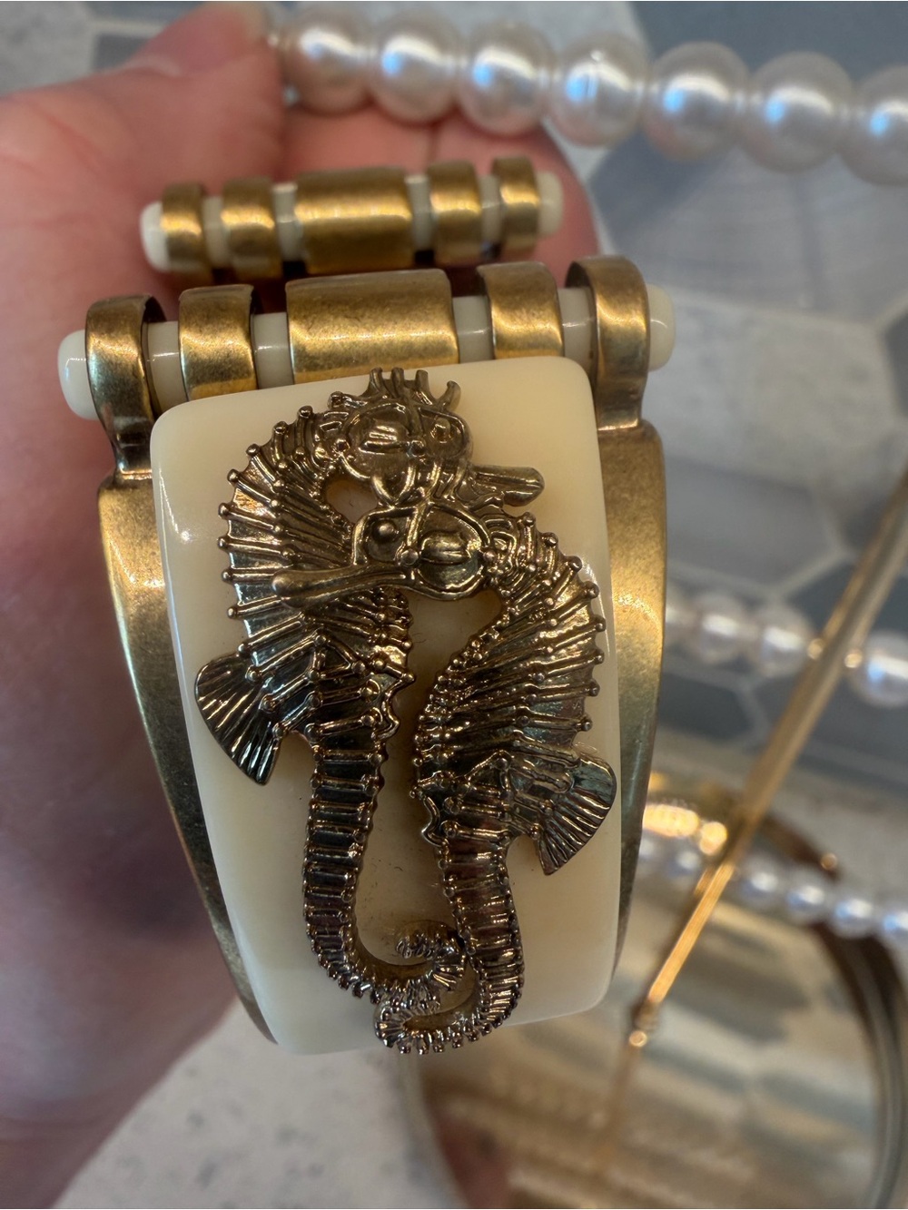 ACCEPTING OFFERS Vintage CAbi Sea Horse Motiff Cuff Gold & Ivory Tone - Picture 5 of 13